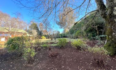 Hermosa casa con amplio jardín y bosque