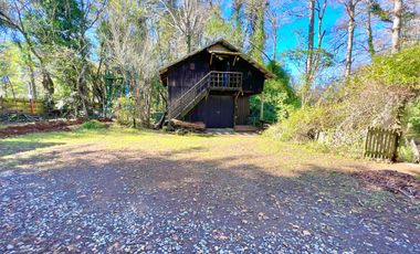 Hermosa casa con amplio jardín y bosque