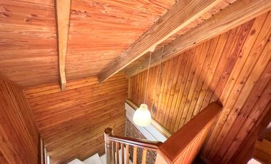 Hermosa casa con amplio jardín y bosque