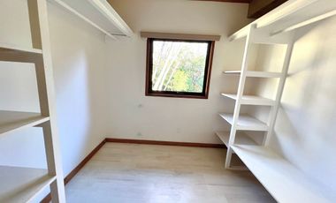 Hermosa casa con amplio jardín y bosque