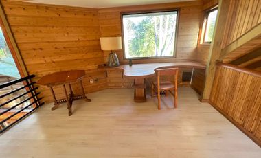 Hermosa casa con amplio jardín y bosque