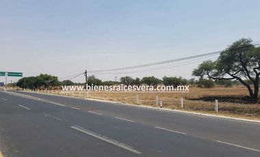 TERRENO EN VENTA SOBRE CARRETERA 120 EN TEQUISQUIAPAN Josue