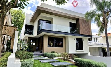Casa de Lujo en Venta en Valle Real