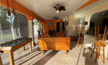 VENDO AMPLIA CASA DE 1466 MTS EN EL ROBLE $180.000!!