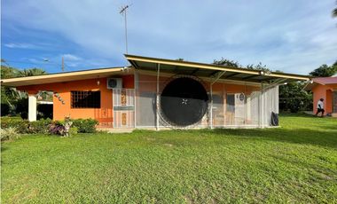 VENDO AMPLIA CASA DE 1466 MTS EN EL ROBLE $180.000!!