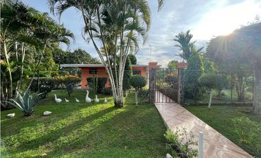 VENDO AMPLIA CASA DE 1466 MTS EN EL ROBLE $180.000!!
