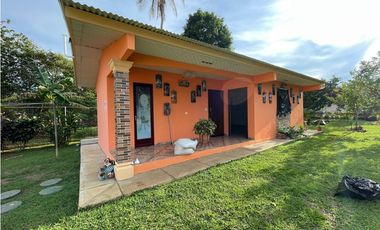 VENDO AMPLIA CASA DE 1466 MTS EN EL ROBLE $180.000!!