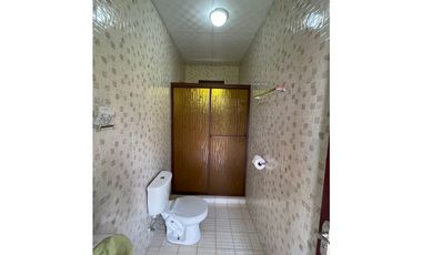 VENDO AMPLIA CASA DE 1466 MTS EN EL ROBLE $180.000!!