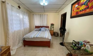 VENDO AMPLIA CASA DE 1466 MTS EN EL ROBLE $180.000!!
