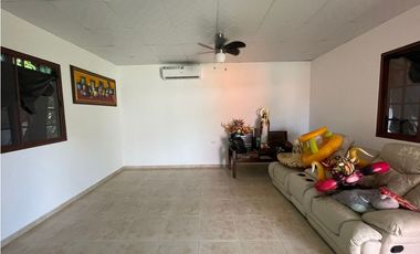 VENDO AMPLIA CASA DE 1466 MTS EN EL ROBLE $180.000!!