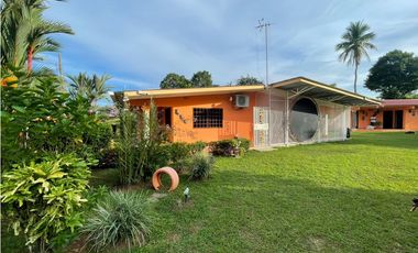 VENDO AMPLIA CASA DE 1466 MTS EN EL ROBLE $180.000!!