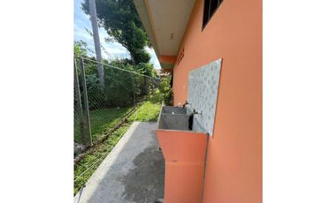 VENDO AMPLIA CASA DE 1466 MTS EN EL ROBLE $180.000!!