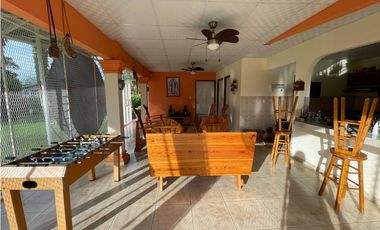 VENDO AMPLIA CASA DE 1466 MTS EN EL ROBLE $180.000!!