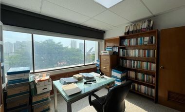 Se vende oficina en CC Prado Plaza - Santa Marta