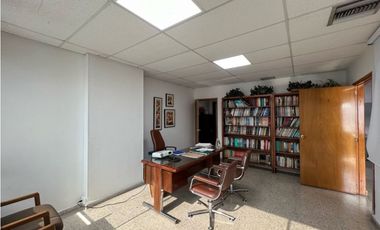 Se vende oficina en CC Prado Plaza - Santa Marta