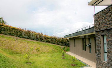 ALQUILER CASA EN EL LAGO CALIMA