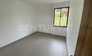 ALQUILER CASA EN EL LAGO CALIMA