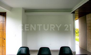 ALQUILER CASA EN EL LAGO CALIMA