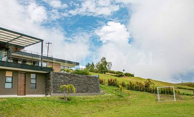 ALQUILER CASA EN EL LAGO CALIMA