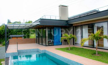 ALQUILER CASA EN EL LAGO CALIMA