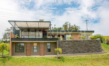 ALQUILER CASA EN EL LAGO CALIMA