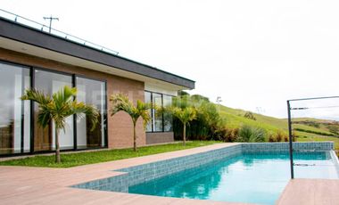 ALQUILER CASA EN EL LAGO CALIMA