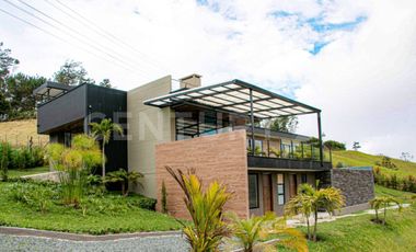 ALQUILER CASA EN EL LAGO CALIMA