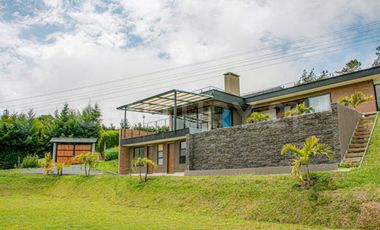 ALQUILER CASA EN EL LAGO CALIMA