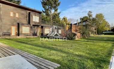 Terreno Construccion  en Venta en Casa 2 pisos mas 8 cabañas estudio ideal para Hotel Boutique - Restobar a minutos del centro de Pucón