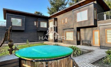 Terreno Construccion  en Venta en Casa 2 pisos mas 8 cabañas estudio ideal para Hotel Boutique - Restobar a minutos del centro de Pucón