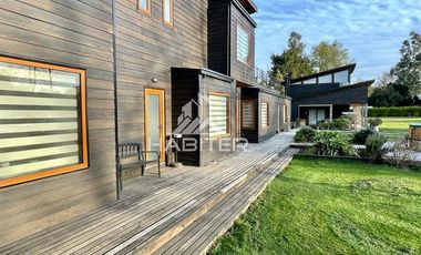 Terreno Construccion  en Venta en Casa 2 pisos mas 8 cabañas estudio ideal para Hotel Boutique - Restobar a minutos del centro de Pucón