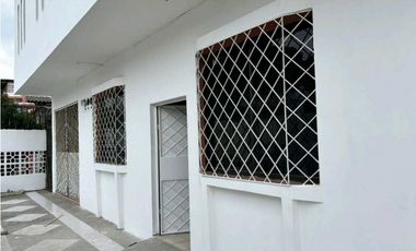 Vendo amplia casa en Duran 2 pisos y garaje