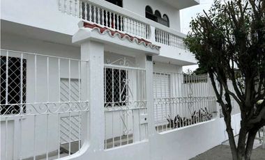 Vendo amplia casa en Duran 2 pisos y garaje