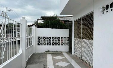 Vendo amplia casa en Duran 2 pisos y garaje