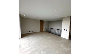 HERMOSO DUPLEX LOMA DEL ESCOBERO CON HERMOSA VISTA Y TERRAZA