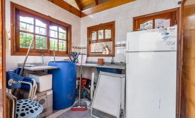 VENTA CASA 5 AMB. C/ PARQUE Y COCHERA BERNAL OESTE