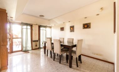 VENTA CASA 5 AMB. C/ PARQUE Y COCHERA BERNAL OESTE