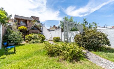 VENTA CASA 5 AMB. C/ PARQUE Y COCHERA BERNAL OESTE