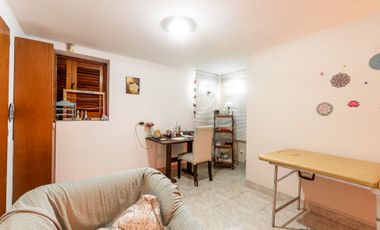 VENTA CASA 5 AMB. C/ PARQUE Y COCHERA BERNAL OESTE