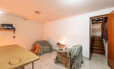 VENTA CASA 5 AMB. C/ PARQUE Y COCHERA BERNAL OESTE