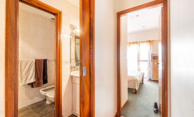 VENTA CASA 5 AMB. C/ PARQUE Y COCHERA BERNAL OESTE