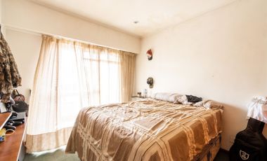 VENTA CASA 5 AMB. C/ PARQUE Y COCHERA BERNAL OESTE