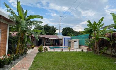 Finca de 553m2 con piscina en venta Santa Elena El Cerrito Valle