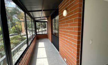 HERMOSO APARTAMENTO REMODELADO CERCA A OVIEDO