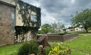 Casa en Venta / Renta en Fracc Santa Sofía Country Club (AMUEBLADA)