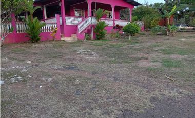 Se vende Terreno con casa campestre (HH)