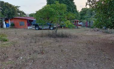 Se vende Terreno con casa campestre (HH)