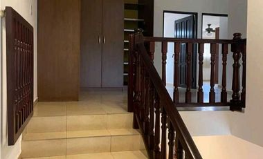 Venta de Casa en la Alameda , Calle principal