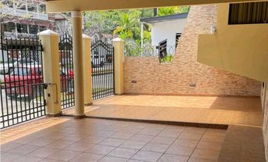 Venta de Casa en la Alameda , Calle principal