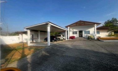 VENTA  DE CASA EN PUNTA BARCO VIEJO, LINDA Y AMUEBLADA